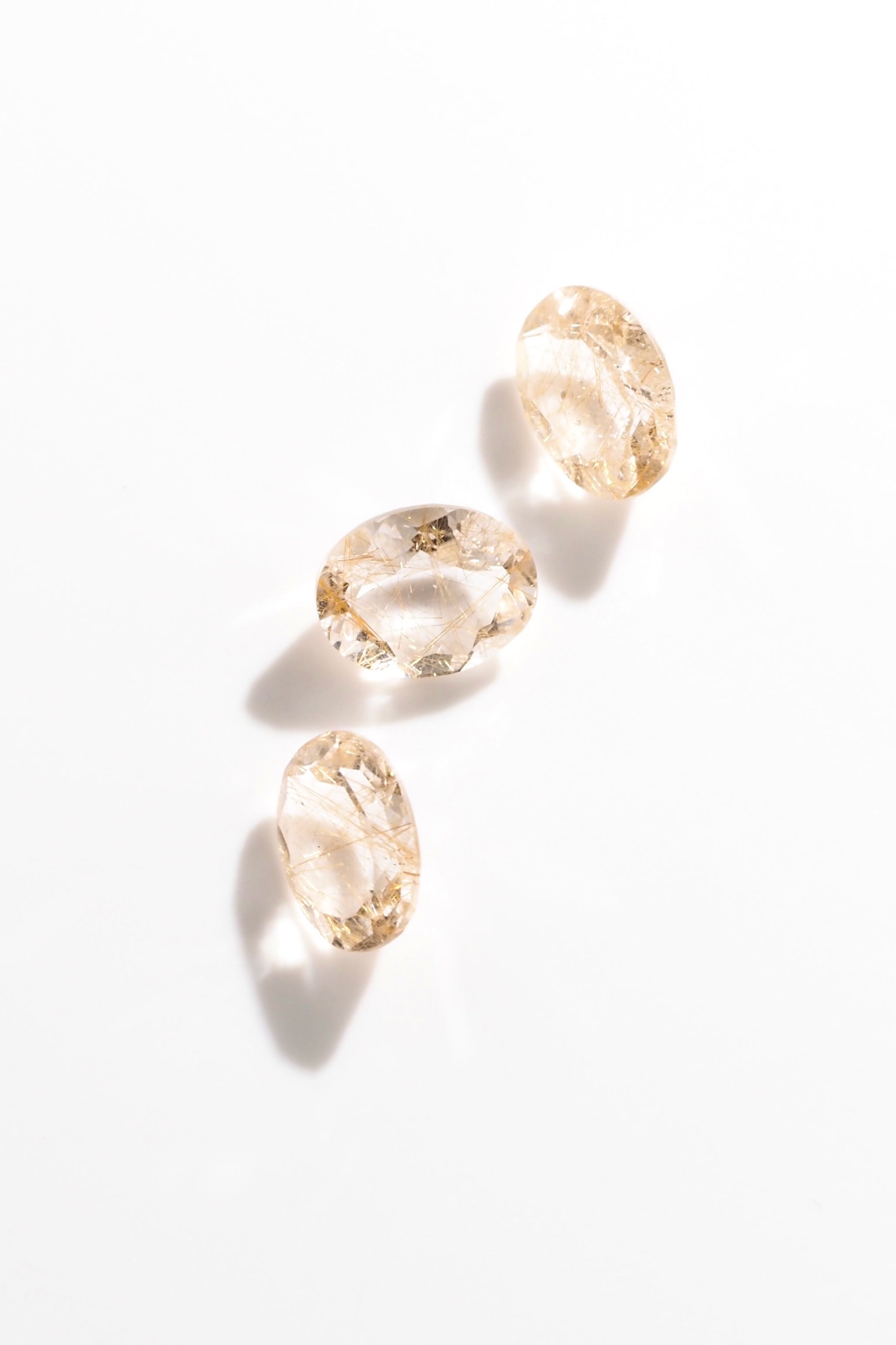 シャンパンゴールドルチルクォーツ・オーバルカット・プレミアム