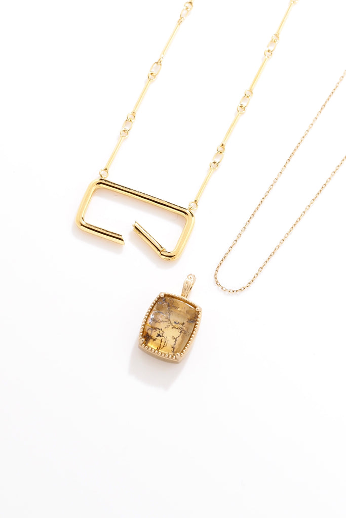 ジュエリースタジオMASHIROのカラーストーンアップサイクルジュエリー。デンドリティッククォーツ・シャンパンゴールドのミルグレインチャーム（ペンダントトップ）