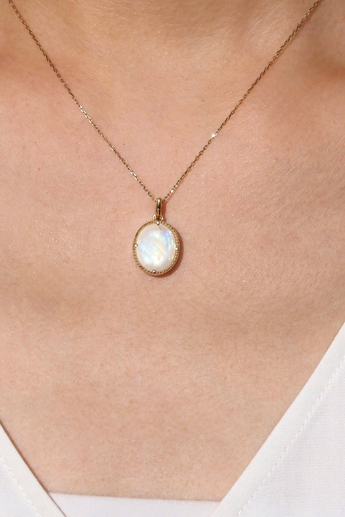 kao さま専用です ペアシェイプレインボームーンストーンのチャーム