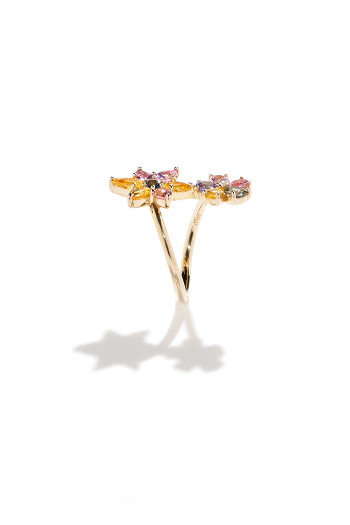 ジュエリースタジオMASHIROのカラーストーンアップサイクルジュエリー。マルチカラーサファイアのひまわりと花火をモチーフにしたダブルウェーブフォークリング。シャンパンゴールド