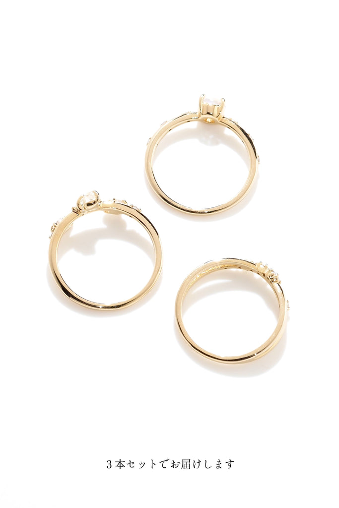 ジュエリースタジオMASHIROのカラーストーンアップサイクルジュエリー。レインボームーンストーン、天然ダイヤモンド、ダイヤモンド原石をセットしたシャンパンゴールドの重ね付けリング３本セット。