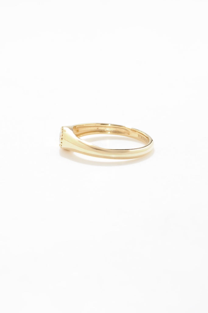 ジュエリースタジオMASHIROのアップサイクルジュエリー。南アフリカ産のオールドマインダイヤモンド・約0.16ct・av 3.5mm。シャンパンゴールドカラーのミルグレインデザインのロックリング。