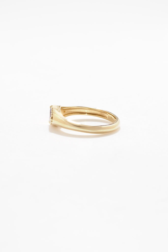 ジュエリースタジオMASHIROのアップサイクルジュエリー。タンザニア産のクッションカット・約0.80ct・約5.5*5.5mm。シャンパンゴールドカラーのミルグレインデザインのロックリング。