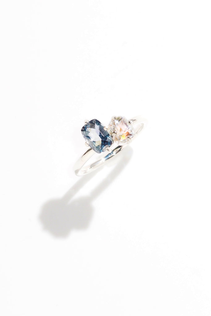 ジュエリースタジオMASHIROのアップサイクルジュエリー。レインボームーンストーン・オクタゴンカット・約0.60ct・約3*6mm・マダガスカル産｜バイカラータンザナイト・クッションカット・約0.84ct・約7.1*5mm・タンザニア産。スターリングシルバーのコンビリング。