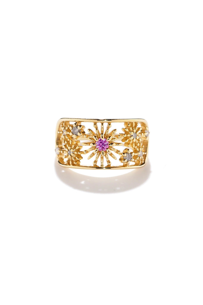 ジュエリースタジオMASHIROのカラーストーンアップサイクルジュエリー。ピンクサファイアとダイヤモンドをセットした、花火デザインの透かしリング（レースリング）。シャンパンゴールド