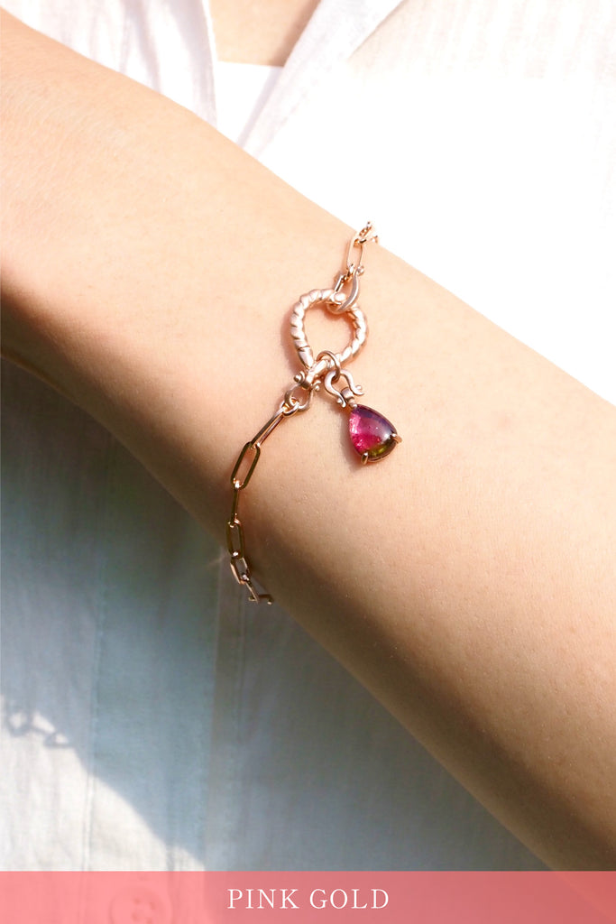 ジュエリースタジオMSAHIROのセミオーダーメイドジュエリーデザイン、オメガループブレスレット。オメガデザインのモチーフとクリップチェーン、フロントフックが融合したデザイン。宝石（ルース）からのお仕立てやジュエリーからのオーダージュエリー＆リメイク（リフォーム）に対応。ウォーターメロントルマリンとピンクゴールド