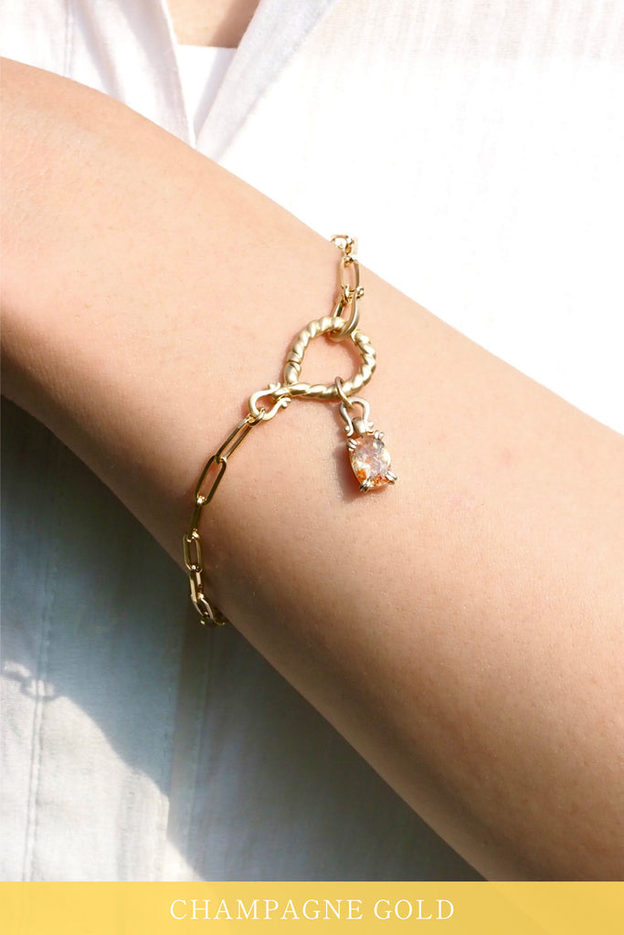 ジュエリースタジオMSAHIROのセミオーダーメイドジュエリーデザイン、オメガループブレスレット。オメガデザインのモチーフとクリップチェーン、フロントフックが融合したデザイン。宝石（ルース）からのお仕立てやジュエリーからのオーダージュエリー＆リメイク（リフォーム）に対応。ウォーターメロントルマリンとピンクゴールド