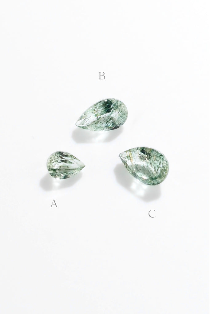 ジュエリースタジオMASHIROのルース（宝石）販売ページ。ブラジル産グリシアンベリル（グリーンルチルインベリル）のペアシェイプカット個体たち。