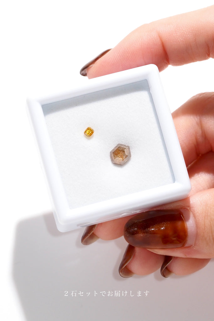 ①ダイヤモンド・ヘキサゴンカット・0.910ct・6.9*5.2mm・オーストラリア産｜②ダイヤモンド・ クッションカット・0.12ct・2.7*2.3mm・南アフリカ産