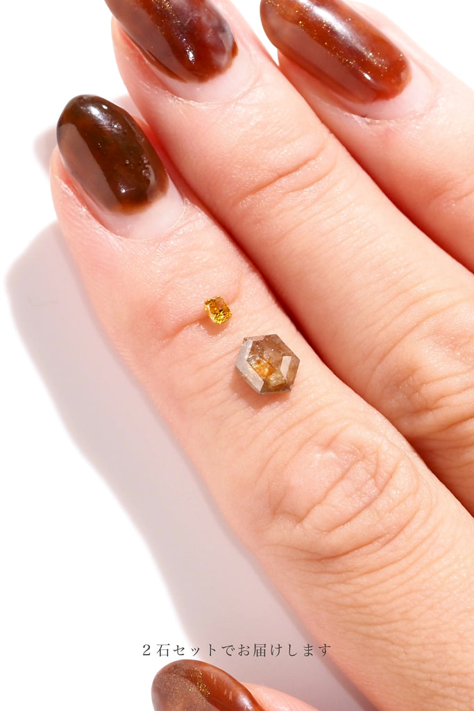 ①ダイヤモンド・ヘキサゴンカット・0.910ct・6.9*5.2mm・オーストラリア産｜②ダイヤモンド・ クッションカット・0.12ct・2.7*2.3mm・南アフリカ産