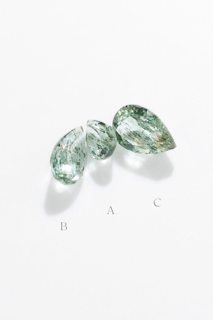 ジュエリースタジオMASHIROのルース（宝石）販売ページ。ブラジル産グリシアンベリル（グリーンルチルインベリル）のペアシェイプカット個体たち。