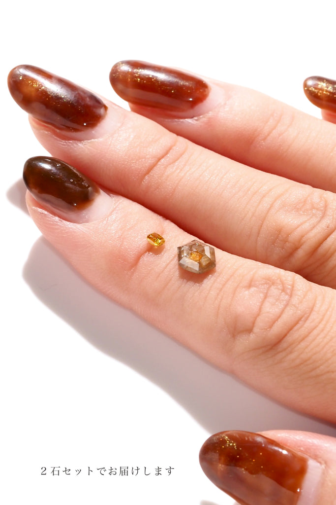 ①ダイヤモンド・ヘキサゴンカット・0.910ct・6.9*5.2mm・オーストラリア産｜②ダイヤモンド・ クッションカット・0.12ct・2.7*2.3mm・南アフリカ産