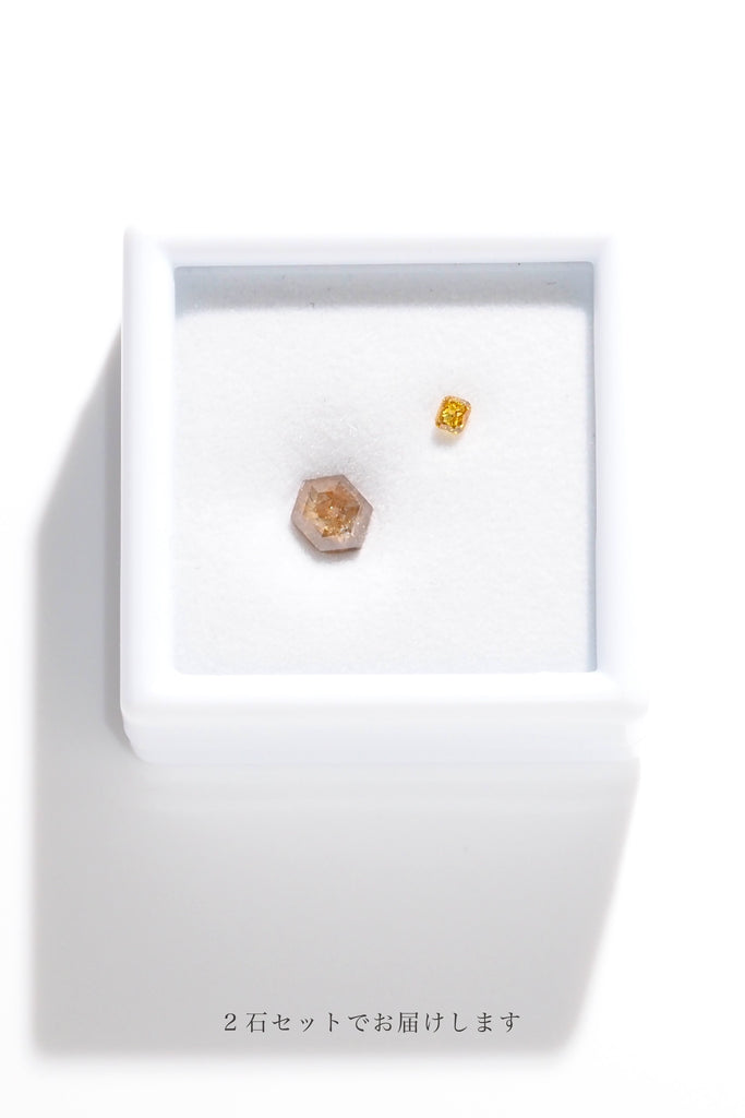 ①ダイヤモンド・ヘキサゴンカット・0.910ct・6.9*5.2mm・オーストラリア産｜②ダイヤモンド・ クッションカット・0.12ct・2.7*2.3mm・南アフリカ産