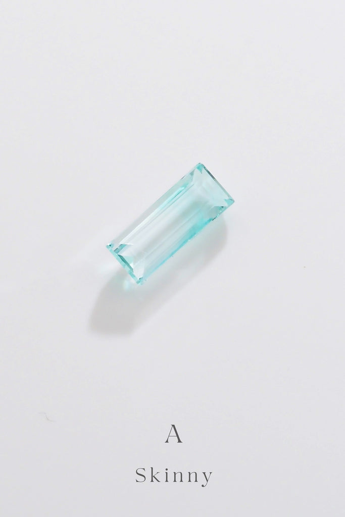 ジュエリースタジオMASHIROの宝石（ルース）販売ページ。ナイジェリア産バイカラーミントグリーンベリルのバゲットカットより２カラット前後の個体たち。
