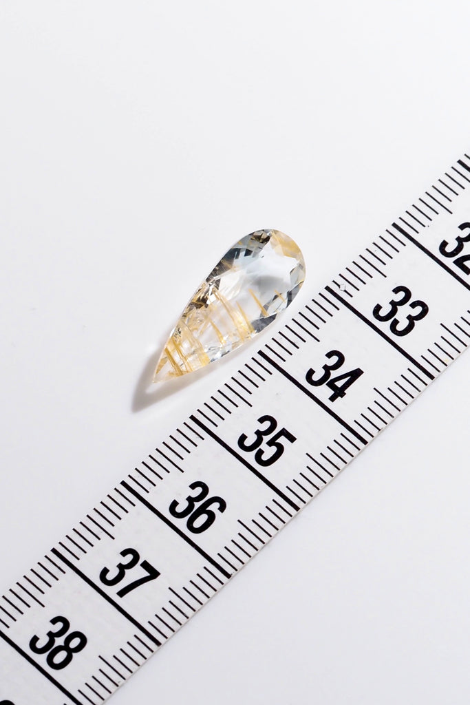 ジュエリースタジオMASHIROの宝石（ルース）販売。ブラジル産のチューブイントパーズ（ニードルイントパーズ）、ペアシェイプカット6カラット