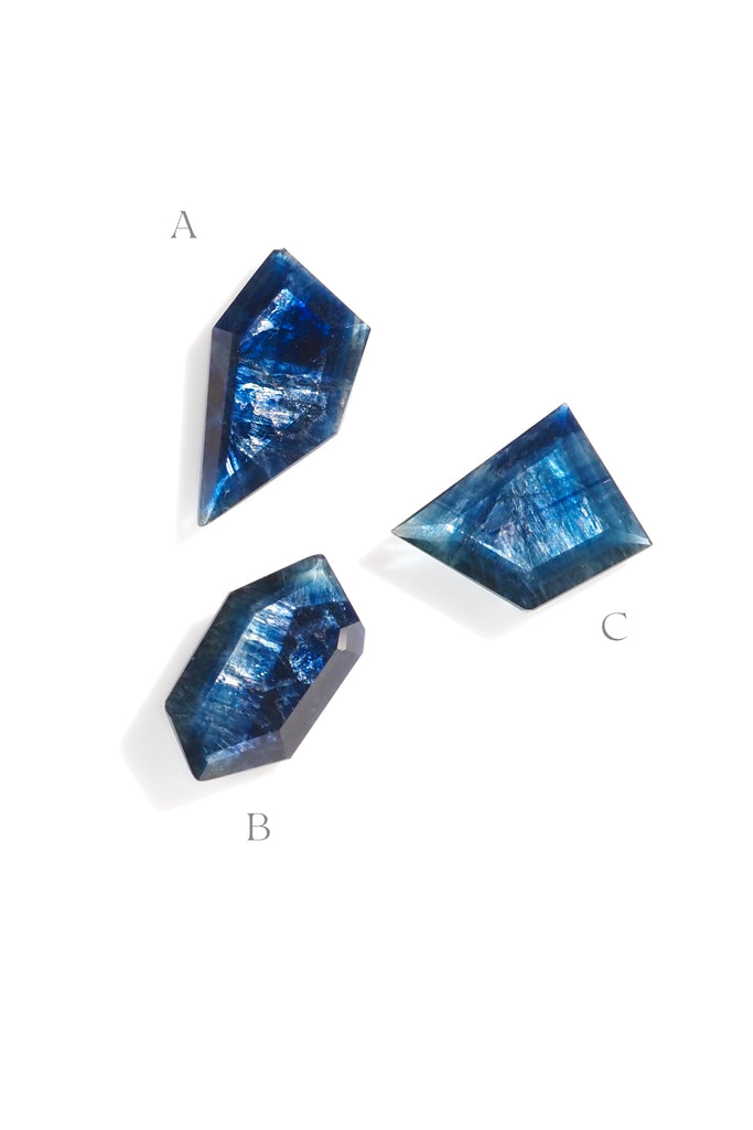 ジュエリースタジオMASHIROがお届けする宝石たち。マダガスカル産のスパークリングブルーサファイア。A：ペンタゴンカット	3.00ct・17.5*8.5mm。B：ヘキサゴンカット・3.60ct・15.5*8.5mm。C：スクエアカット・3.315ct・13.4*9.4mm。