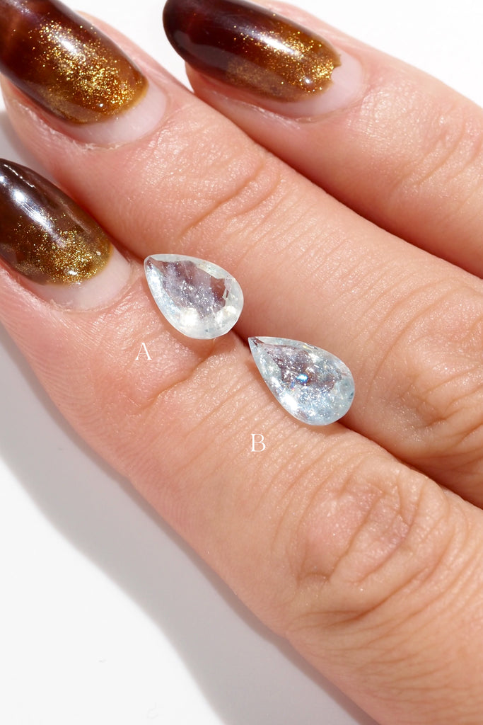 ジュエリースタジオMASHIROがお届けする宝石たち。ブラジル産のイリデッセンスアクアマリン。A：1.36ct（天の川）・1.36ct・9.5*6.8mm。B：1.27ct（銀河）・1.27ct・10.7*6.2mm。