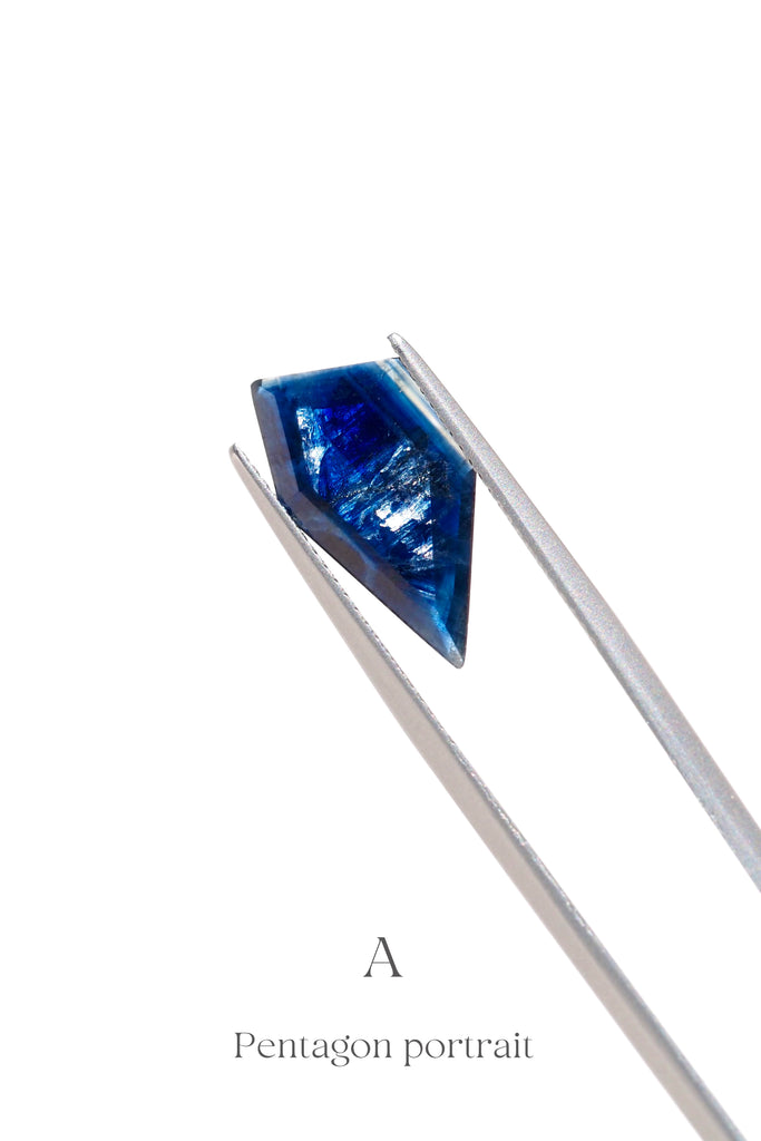 ジュエリースタジオMASHIROがお届けする宝石たち。マダガスカル産のスパークリングブルーサファイア。A：ペンタゴンカット	3.00ct・17.5*8.5mm。