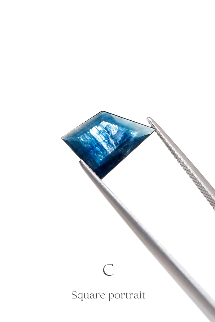 ジュエリースタジオMASHIROがお届けする宝石たち。マダガスカル産のスパークリングブルーサファイア。C：スクエアカット・3.315ct・13.4*9.4mm。