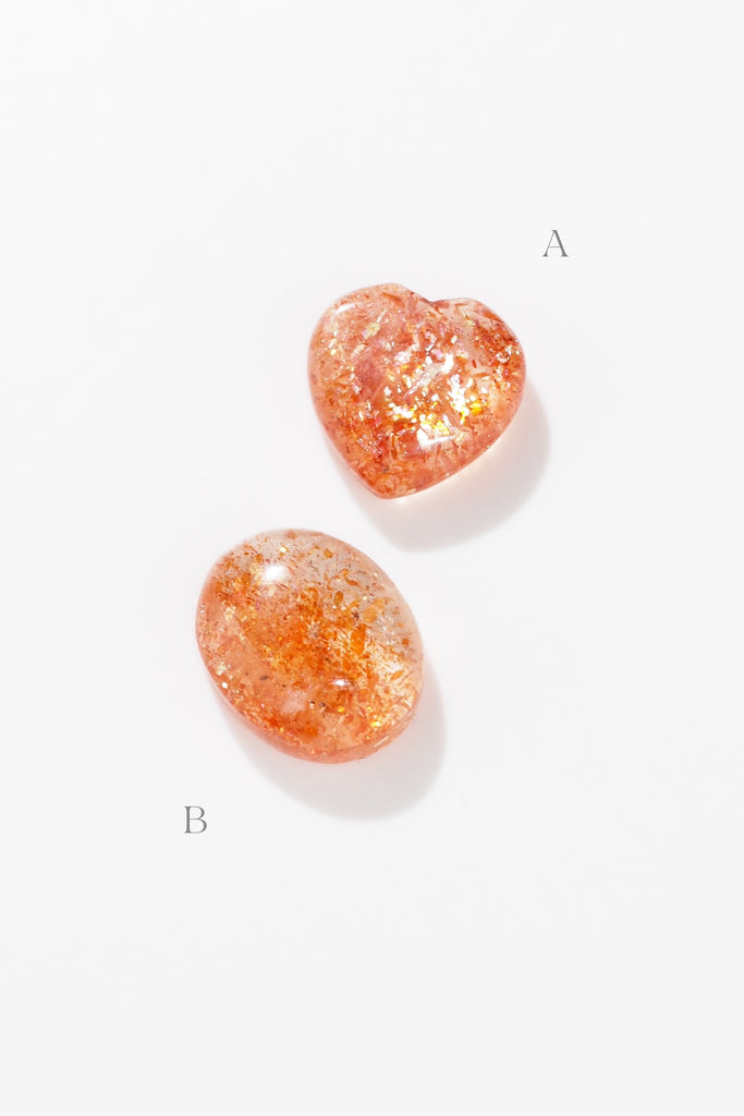 ジュエリースタジオMASHIROがお届けする宝石。タンザニア産のイリュージョンサンストーン・ハートシェイプカット・5.518ct・12.8*12.8mm・と、オーバルカット・7.818ct・14.4*11.8mmの２つの宝石