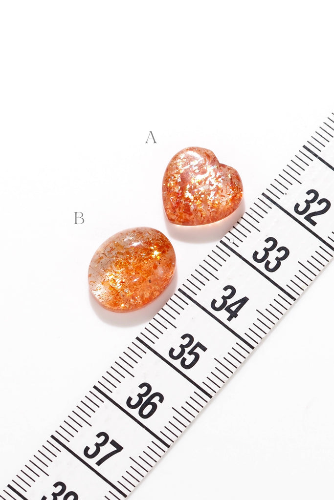 ジュエリースタジオMASHIROがお届けする宝石。タンザニア産のイリュージョンサンストーン・ハートシェイプカット・5.518ct・12.8*12.8mm・と、オーバルカット・7.818ct・14.4*11.8mmの２つの宝石