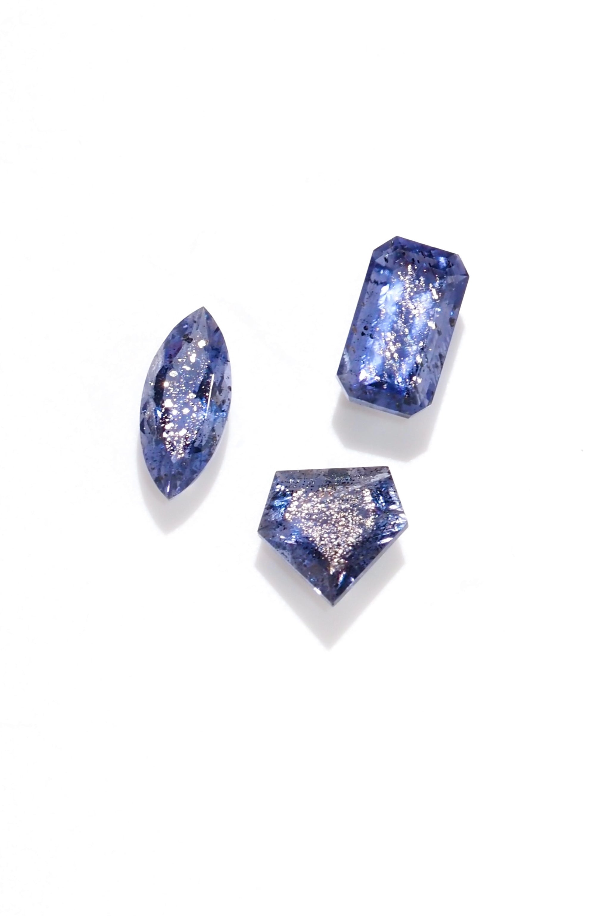 LIMITED出品】アイオライトサンストーン・スパークリングギャラクシー