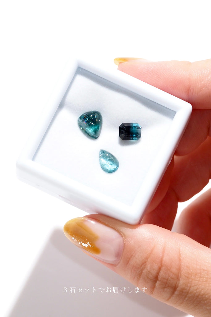 ジュエリースタジオMASHIROのルース（宝石）販売ページ。ブラジル産とアフガニスタン産極上のブルートルマリン＆インディゴブルートルマリン３石セット。異ンクブルートルマリンバイカラー・オクタゴンカット、インディゴブルートルマリン・トリリアントカボション、ブルートルマリンペアシェイプカボションの３石セット。