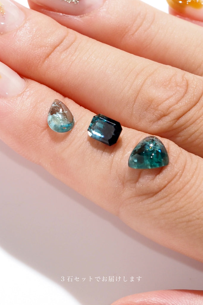 ジュエリースタジオMASHIROのルース（宝石）販売ページ。ブラジル産とアフガニスタン産極上のブルートルマリン＆インディゴブルートルマリン３石セット。異ンクブルートルマリンバイカラー・オクタゴンカット、インディゴブルートルマリン・トリリアントカボション、ブルートルマリンペアシェイプカボションの３石セット。