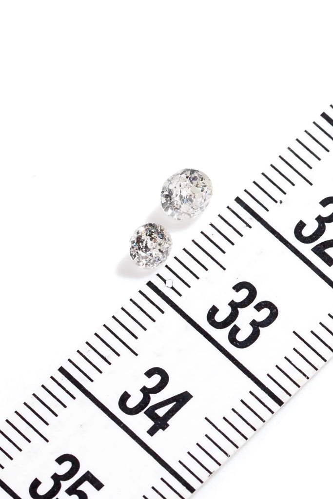 ジュエリースタジオMASHIROのルース（宝石）販売ページ。南アフリカ産オールドマインカットホワイトダイヤモンド0.2カラットカラットと0.3カラットの２石セット