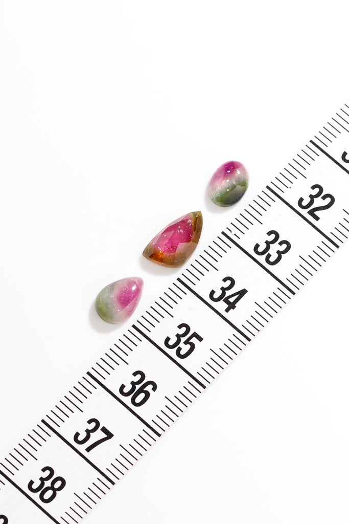 ジュエリースタジオMASHIROのルース（宝石）販売ページ。ブラジル産ウォーターメロントルマリン（バイカラートルマリン）３石セット。オーバルカボション・トリリアントローズカット・ペアシェイプカボションカット。