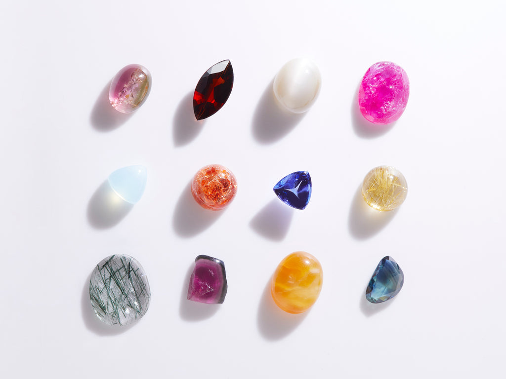 MASHIRO宝石を種類別に並べた写真