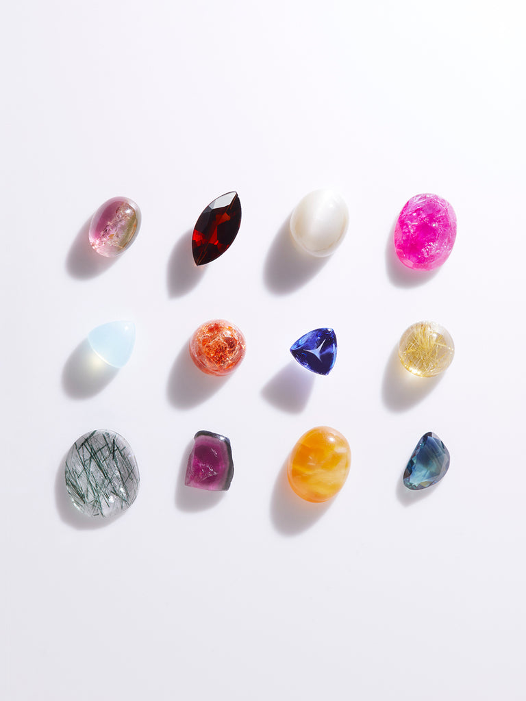 MASHIRO宝石を種類別に並べた写真