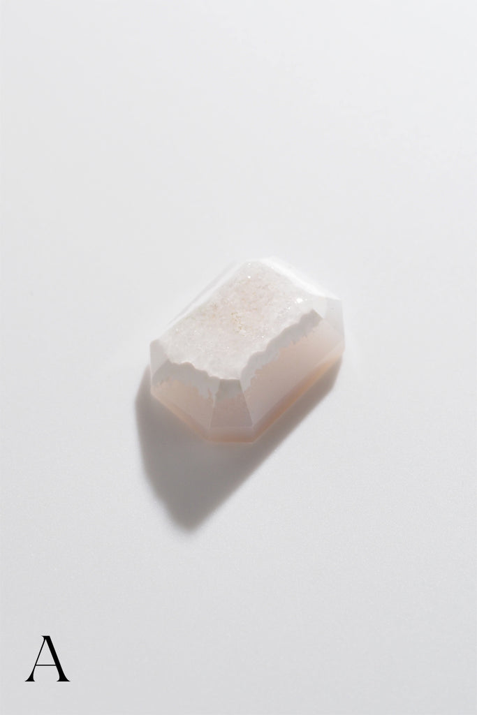 MASHIRO結晶メノウ・雪富士・ファンシーカット１石の写真