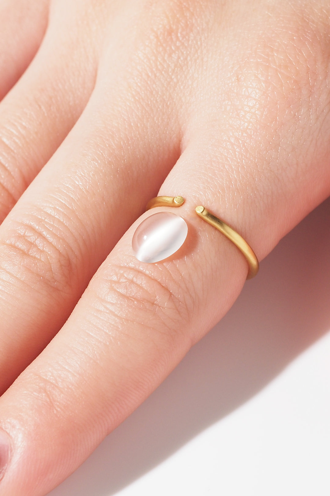 ホワイトムーンストーン・オーバルカボションカット・セレクション001