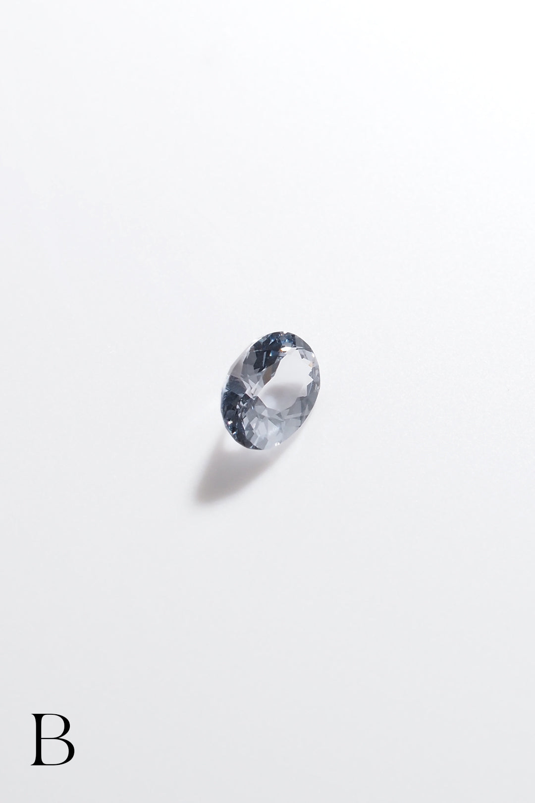 オーバルカットの天然スピネル宝石。GIL認定