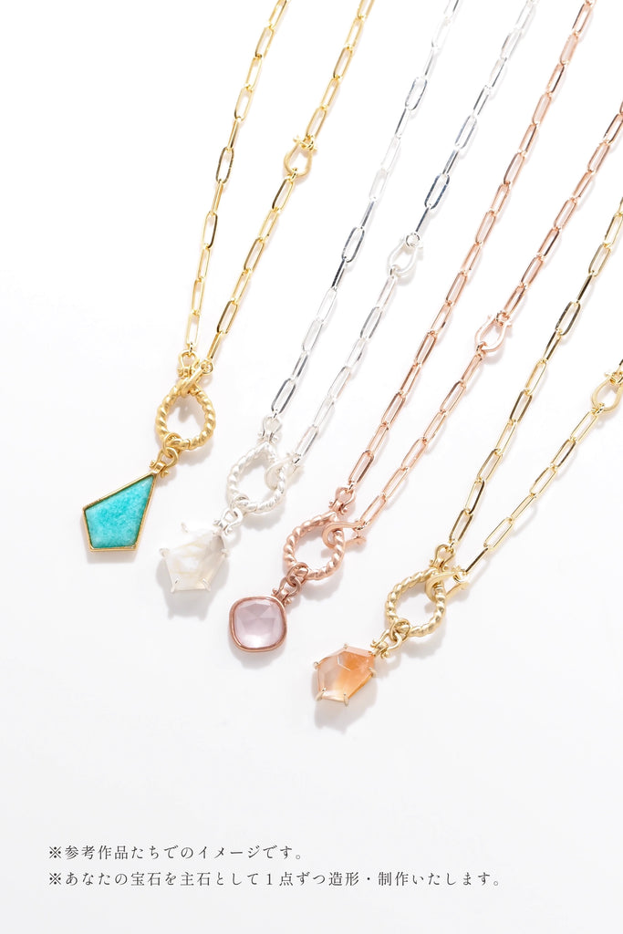 ジュエリースタジオMSAHIROのセミオーダーメイドジュエリーデザイン、オメガループネックレス。オメガデザインのモチーフとクリップチェーン、フロントフックが融合したデザイン。宝石（ルース）からのお仕立てやジュエリーからのオーダージュエリー＆リメイク（リフォーム）に対応。