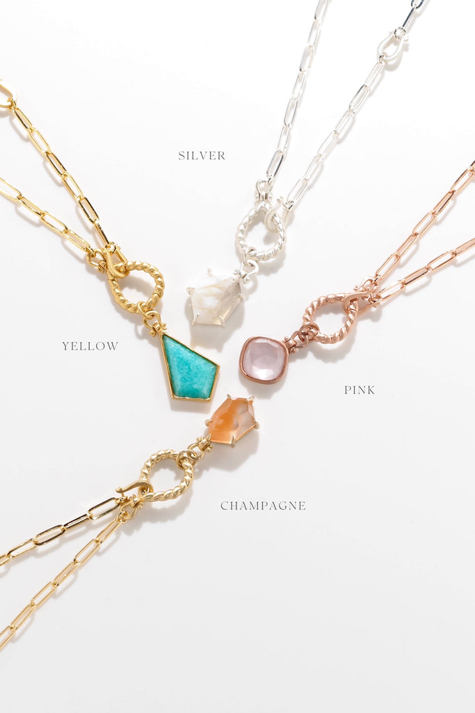 ジュエリースタジオMSAHIROのセミオーダーメイドジュエリーデザイン、オメガループネックレス。オメガデザインのモチーフとクリップチェーン、フロントフックが融合したデザイン。宝石（ルース）からのお仕立てやジュエリーからのオーダージュエリー＆リメイク（リフォーム）に対応。