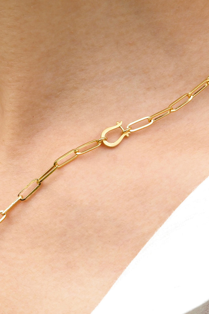 ジュエリースタジオMSAHIROのセミオーダーメイドジュエリーデザイン、オメガループネックレス。オメガデザインのモチーフとクリップチェーン、フロントフックが融合したデザイン。宝石（ルース）からのお仕立てやジュエリーからのオーダージュエリー＆リメイク（リフォーム）に対応。