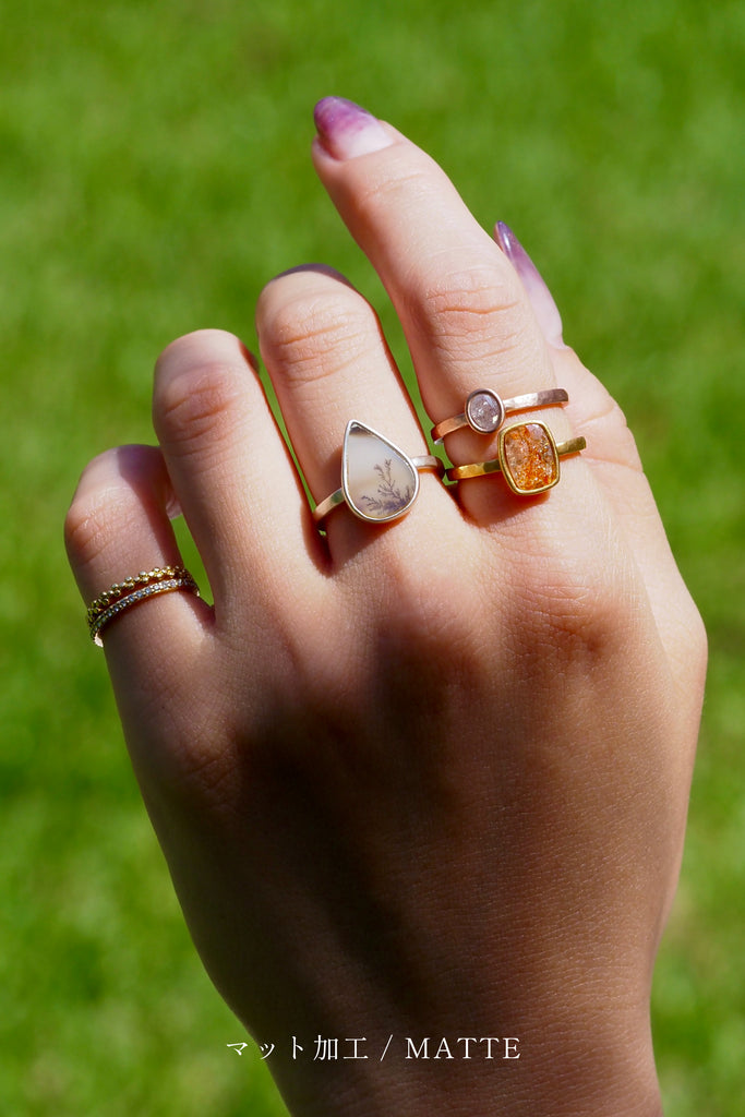 ジュエリースタジオMASHIRO、宝石からのオーダーメイドジュエリーデザイン＆リフォーム（リメイク）セミオーダーデザインより、槌目加工リング（指輪）。お持ち込みルースやジュエリー、宝石から世界に１つのカラーストーンジュエリーを仕立てます。