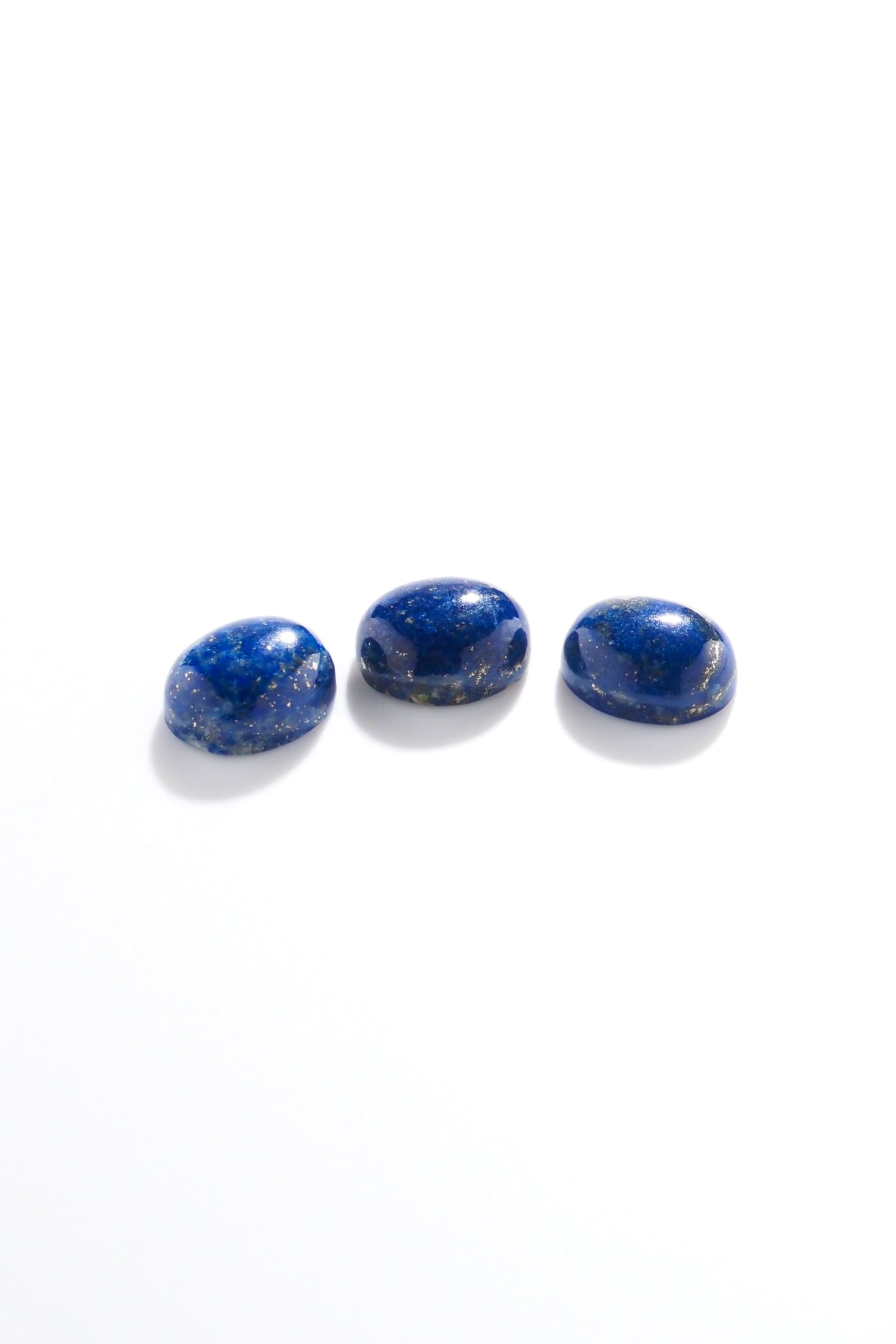 星々がきらめく夜空・ラピスラズリ・オーバルカボションカット