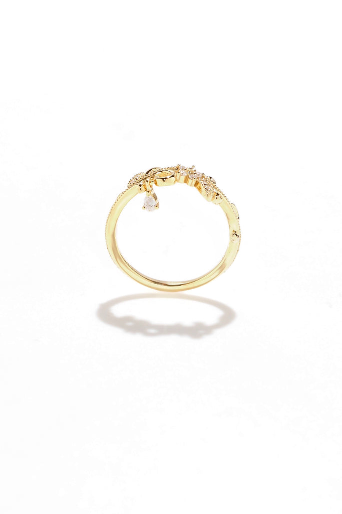 ジュエリースタジオMASHIROのアップサイクルジュエリー。南アフリカ産のダイヤモンド・ペアシェイプ・av 0.03ct・av 3*2mm・ダイヤモンド（９石）・av 0.03ct ・av0.9-1.1mm。シャンパンゴールドカラーのアラベスクリング。