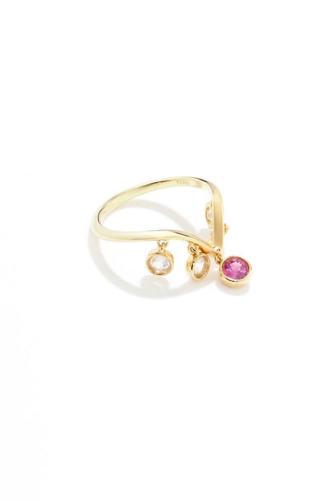 ジュエリースタジオMASHIROのアップサイクルジュエリー。レインボームーンストーン（４石）・ラウンド・合計：約0.36ct・約3mm｜ピンクサファイア・ラウンド・約0.29ct・約3.8mm。シャンパンゴールドカラーのシャンデリアリング。