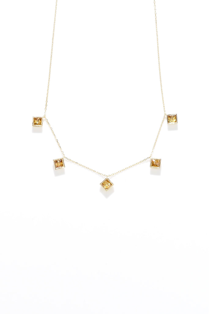 ジュエリースタジオMASHIROのアップサイクルジュエリー。スフェーン・プリンセスカット・av 0.20ct（合計：1.00ct）・ av 3mm。シャンパンゴールドカラーのシャンデリアステーションネックレス。