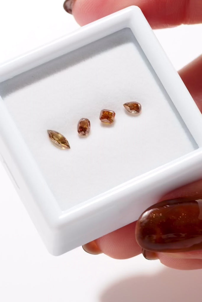 ①ダイヤモンド・マーキスカット・0.19ct・6.4*2.5mm・南アフリカ産②ダイヤモンド・オーバルカット・0.19ct・4*2.7mm・南アフリカ産③ダイヤモンド・ペアシェイプカット・0.13ct・4*2.7mm・南アフリカ産｜④ダイヤモンド・オクタゴンカット・0.20ct・3.2*2.9mm・南アフリカ産