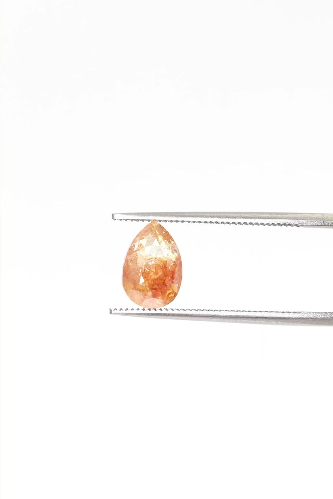 MASHIROナチュラルカラーダイヤモンド・レッドファントムスカイ・サンセットドロップの1石の動画