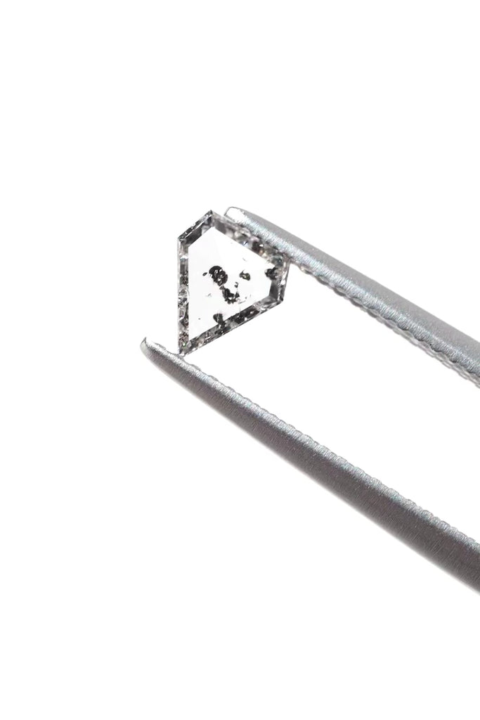 ジュエリースタジオMASHIROの宝石（ルース）販売。ボツワナ産のソルト＆ペッパーダイヤモンド、ヘキサゴンカット・ペンタゴンカット・マーキスカット。ブラック＆ホワイト、そしてブラウンの上質なカラーダイヤモンド。