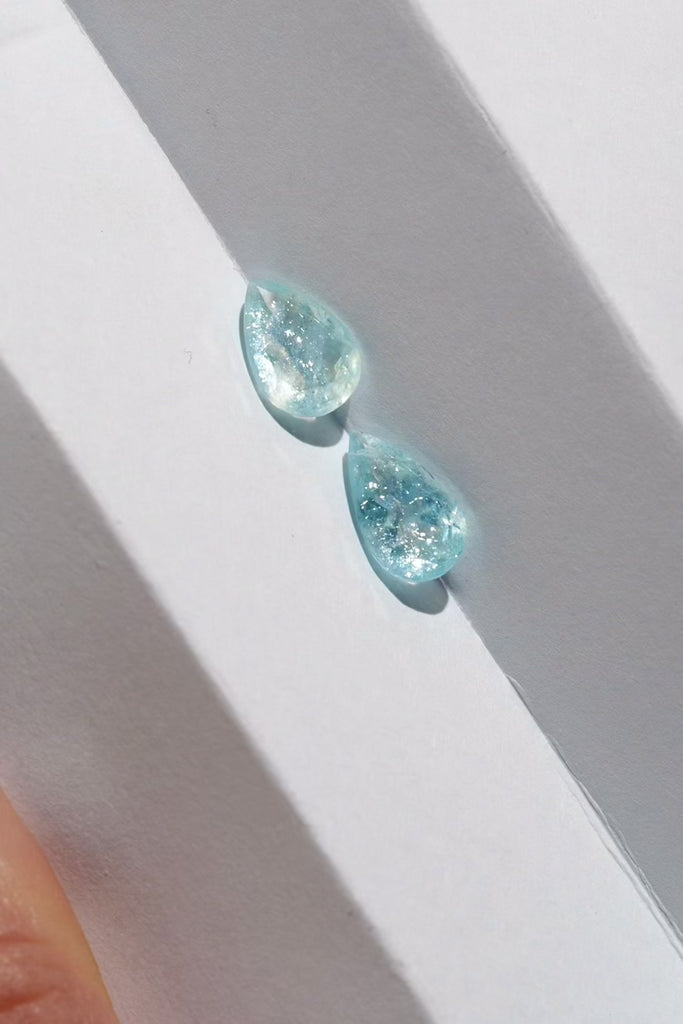 ジュエリースタジオMASHIROがお届けする宝石たち。ブラジル産のイリデッセンスアクアマリン。A：1.36ct（天の川）・1.36ct・9.5*6.8mm。B：1.27ct（銀河）・1.27ct・10.7*6.2mm。