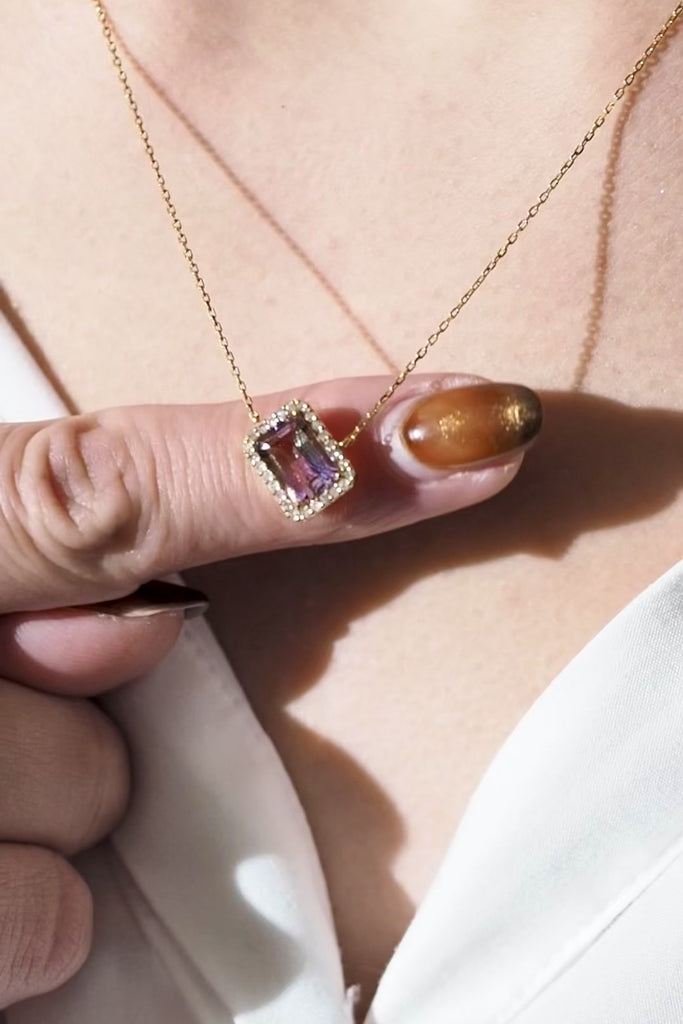 ジュエリースタジオMSAHIROのダイヤモンド取り巻きネックレス「エンブレイス」。アメトリンオクタゴンカットをセットしたイエローゴールドネックレス。