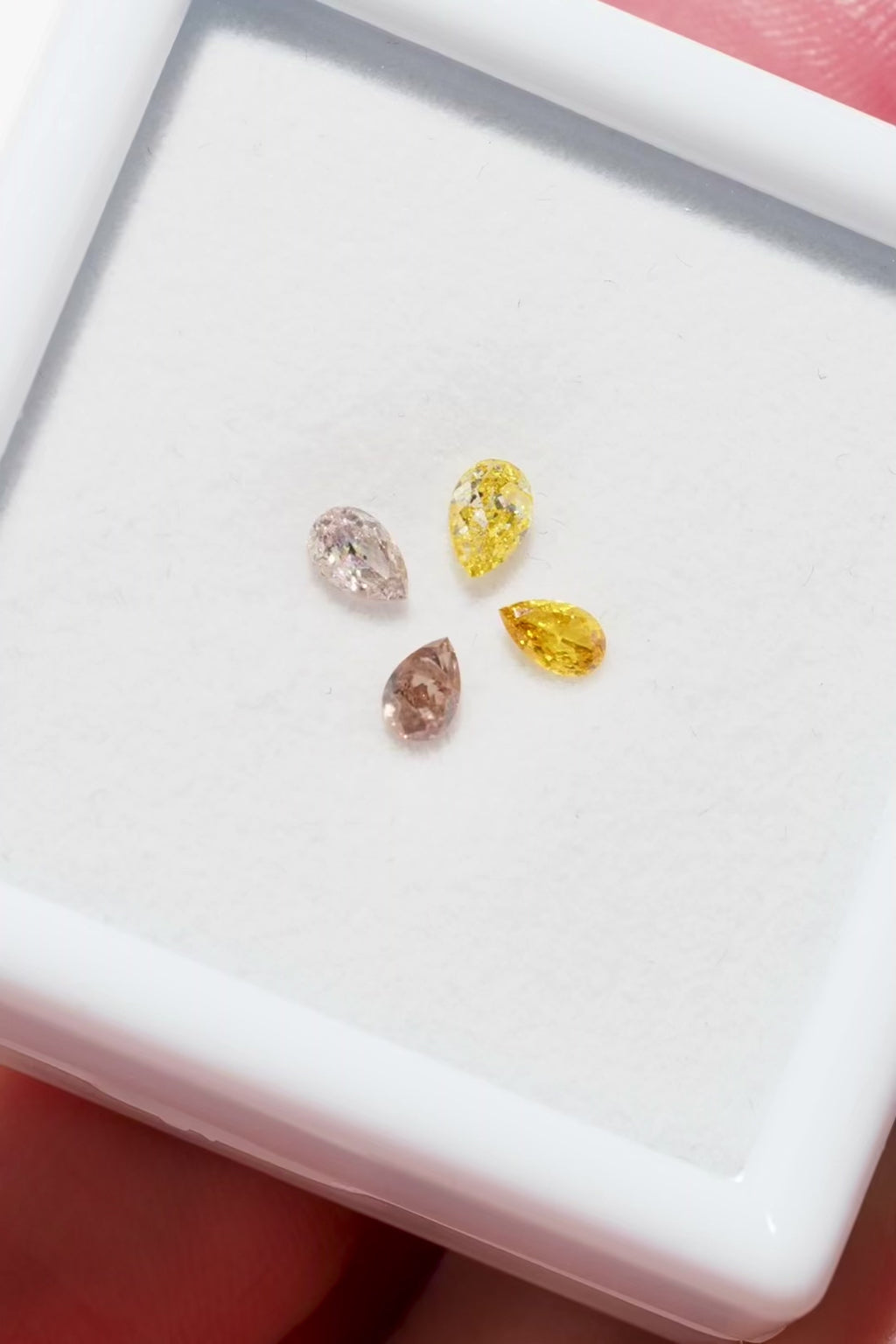 ジュエリースタジオMASHIROの宝石（ルース）販売。オーストラリア産のカラーダイヤモンド４石セット。イエローダイヤモンド・ピンクダイヤモンドのペアシェイプカット