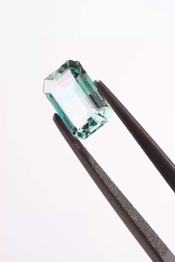 ジュエリースタジオMASHIROの宝石（ルース）販売ページ。ナイジェリア産バイカラーミントグリーンベリルのオクタゴンカットより1カラット前後の個体たち。